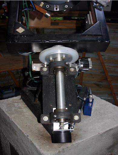17 bit absolute encoder housed in bottom black box. Previous homemade RA drive shown - replaced by Byers.